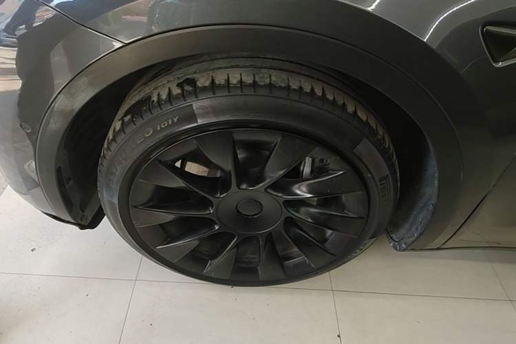 Used Tesla Model Y 2021 Long-Range All-Wheel-Drive Version Left Front Wheel Hub