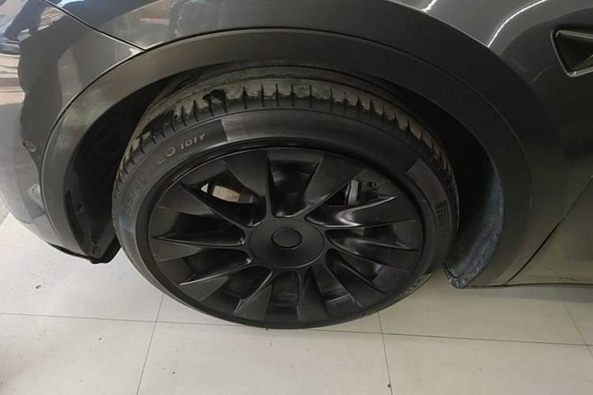 Used Tesla Model Y 2021 Long-Range All-Wheel-Drive Version Left Front Wheel Hub