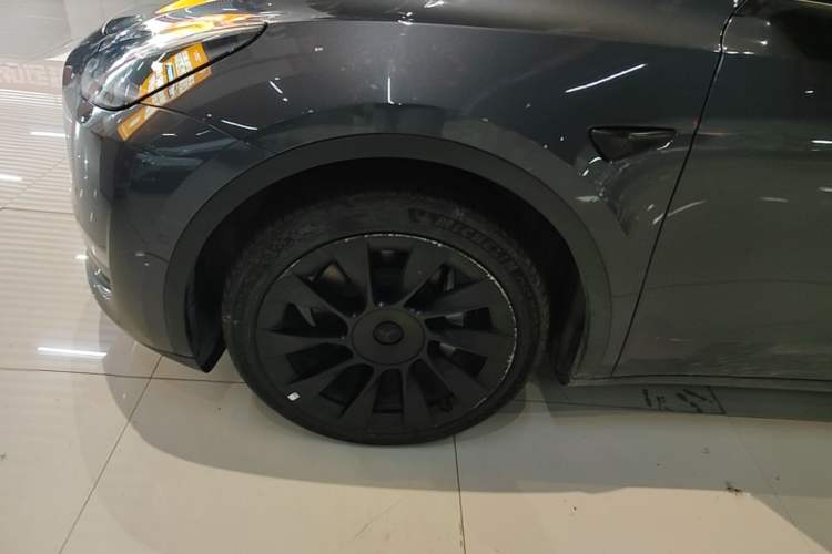 Used Tesla Model Y 2021 Long-Range All-Wheel-Drive Version Left Front Wheel Hub