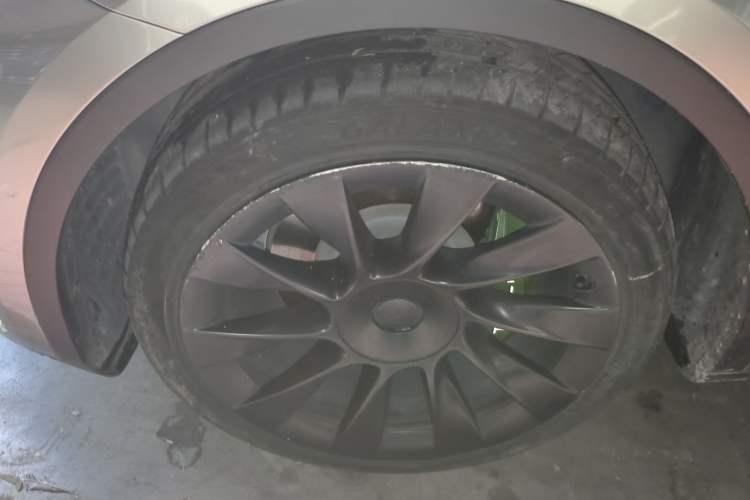 Used Tesla Model Y 2021 Standard Range Rear-Wheel Drive Version Left Front Wheel Hub