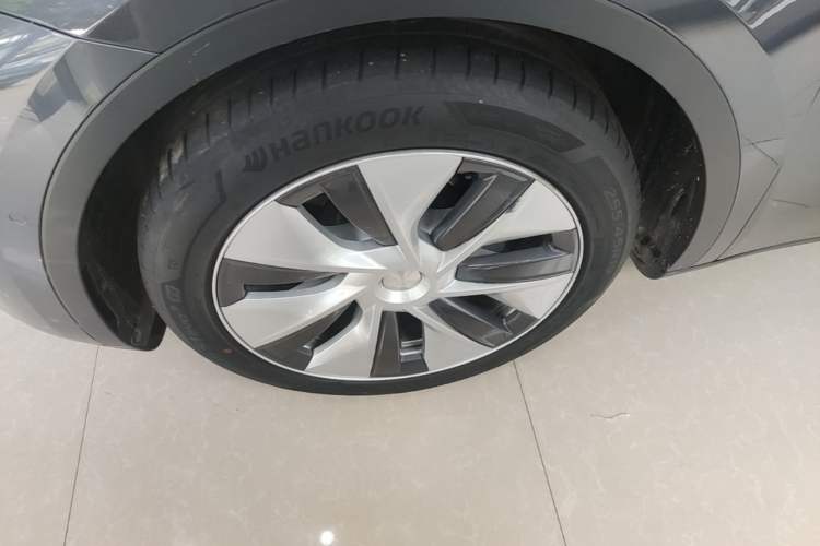 Used Tesla Model Y 2021 Standard Range Rear-Wheel Drive Version Left Front Wheel Hub