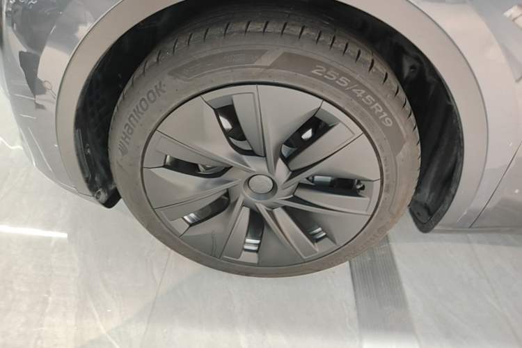 Used Tesla Model Y 2021 Standard Range Rear-Wheel Drive Version Left Front Wheel Hub