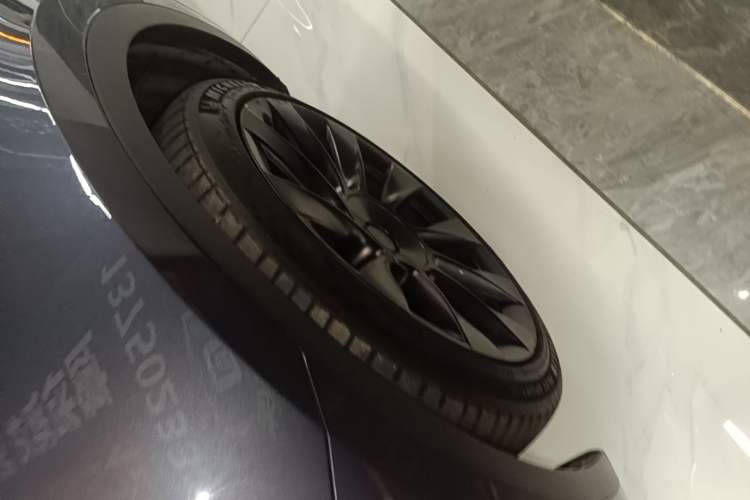 Used Tesla Model Y 2021 Long-Range All-Wheel-Drive Version Left Front Wheel Hub
