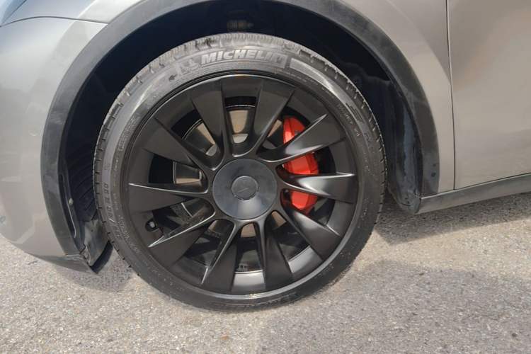 Used Tesla Model Y 2021 Standard Range Rear-Wheel Drive Version Left Front Wheel Hub
