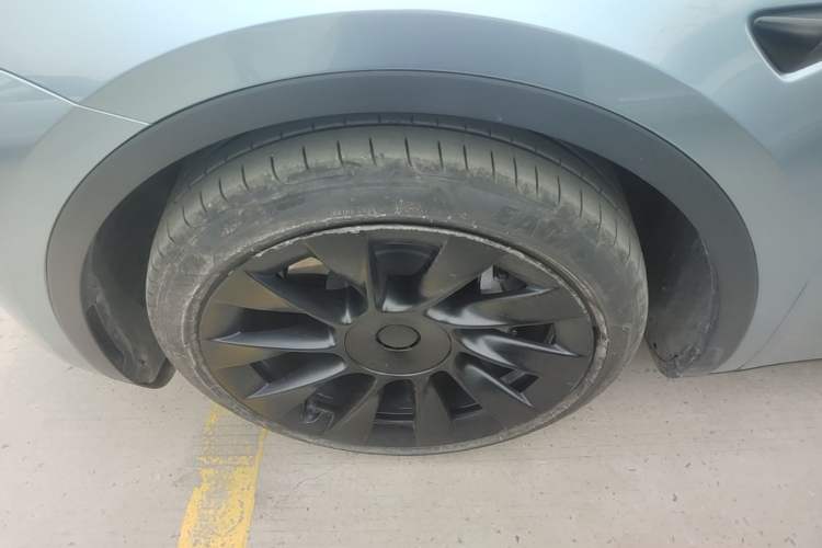 Used Tesla Model Y 2021 Standard Range Rear-Wheel Drive Version Left Front Wheel Hub