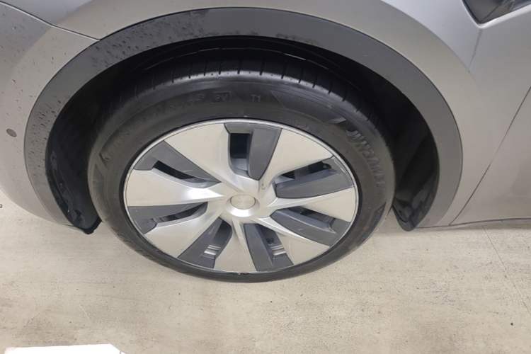 Used Tesla Model Y 2021 Standard Range Rear-Wheel Drive Version Left Front Wheel Hub