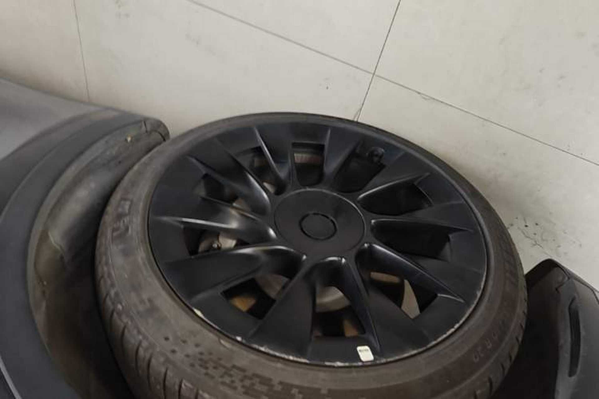Used Tesla Model Y 2021 Long-Range All-Wheel-Drive Version 3D7 Left Front Wheel Hub