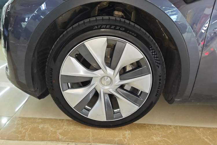 Used Tesla Model Y 2021 Standard Range Rear-Wheel Drive Version Left Front Wheel Hub