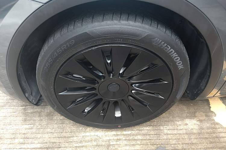 Used Tesla Model Y 2021 Standard Range Rear-Wheel Drive Version Left Front Wheel Hub