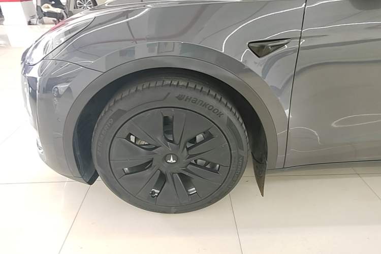 Used Tesla Model Y 2021 Long-Range All-Wheel-Drive Version 3D7 Left Front Wheel Hub