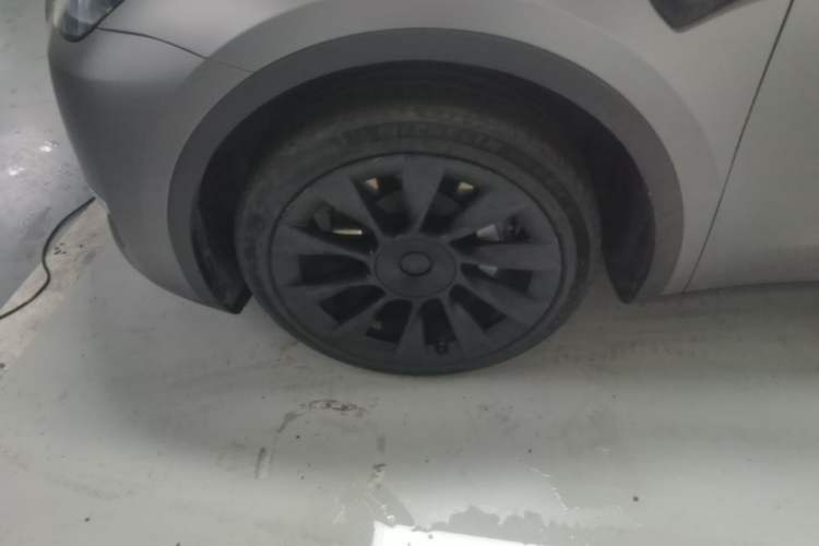 Used Tesla Model Y 2021 Standard Range Rear-Wheel Drive Version Left Front Wheel Hub