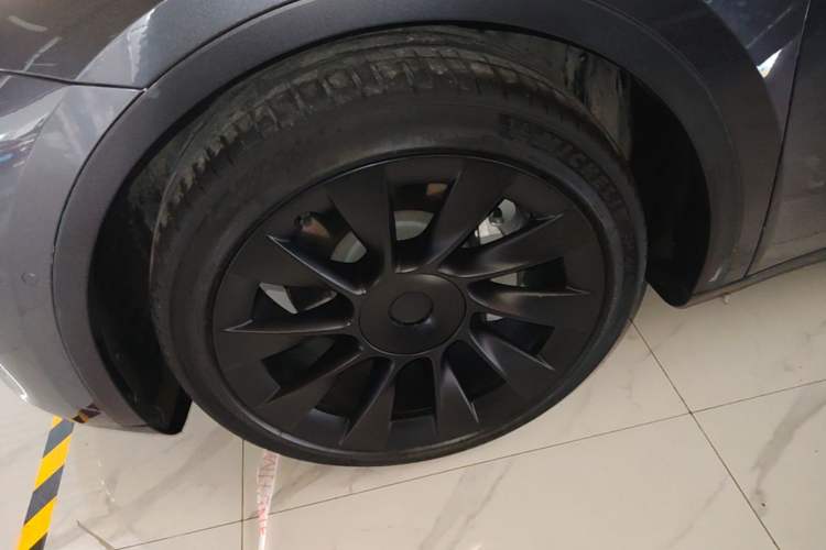 Used Tesla Model Y 2021 Long-Range All-Wheel-Drive Version 3D7 Left Front Wheel Hub