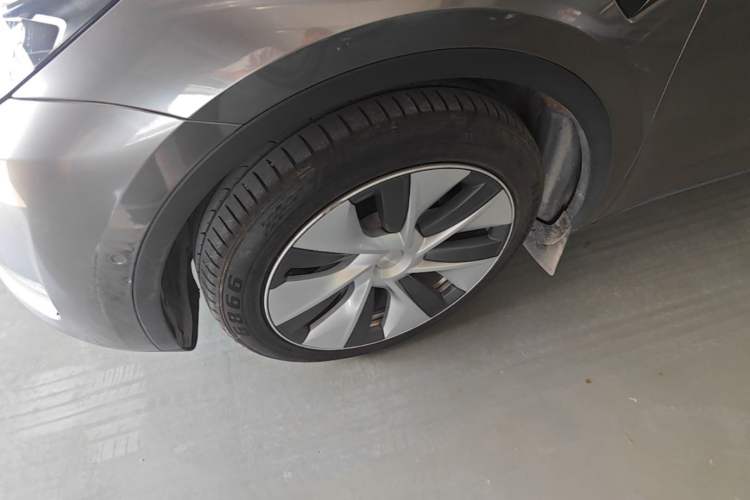Used Tesla Model Y 2021 Standard Range Rear-Wheel Drive Version Left Front Wheel Hub
