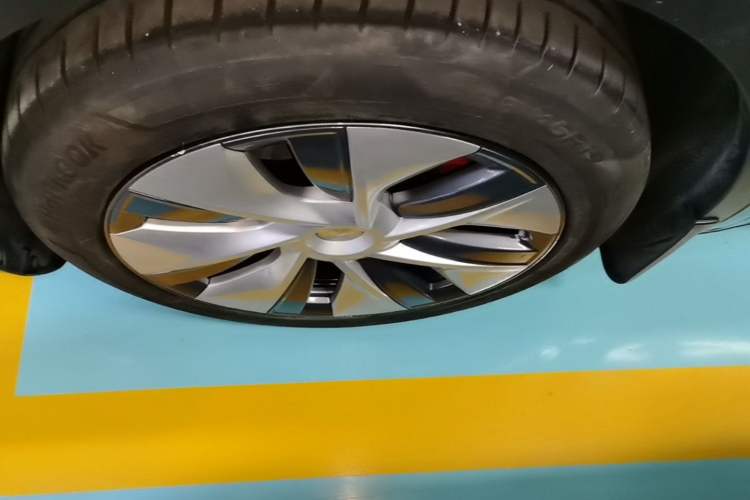Used Tesla Model Y 2021 Standard Range Rear-Wheel Drive Version Left Front Wheel Hub