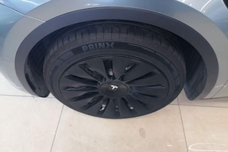 Used Tesla Model Y 2021 Standard Range Rear-Wheel Drive Version Left Front Wheel Hub