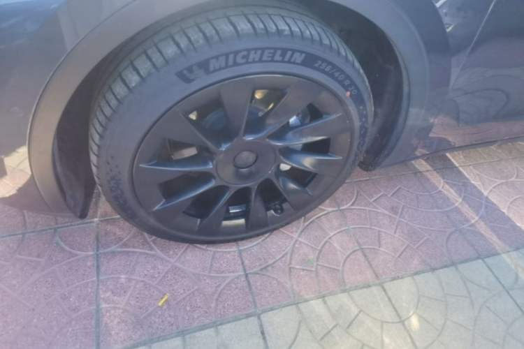 Used Tesla Model Y 2021 Long-Range All-Wheel-Drive Version Left Front Wheel Hub