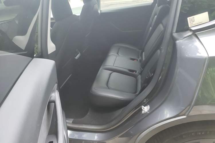 Used Tesla Model Y 2021 Long-Range All-Wheel-Drive Version Left Rear Seat