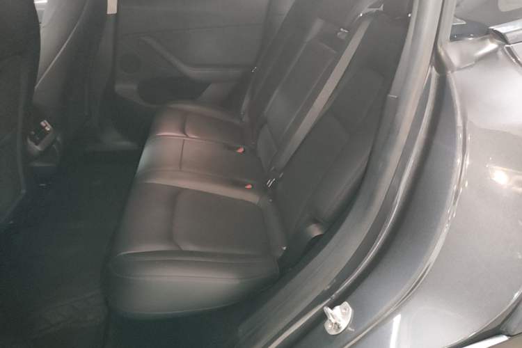Used Tesla Model Y 2021 Long-Range All-Wheel-Drive Version Left Rear Seat