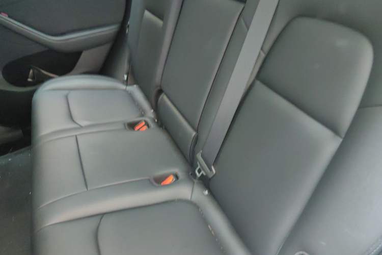 Used Tesla Model Y 2021 Standard Range Rear-Wheel Drive Version Left Rear Seat
