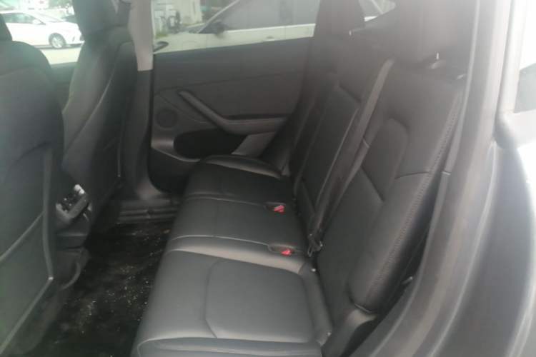Used Tesla Model Y 2021 Long-Range All-Wheel-Drive Version Left Rear Seat