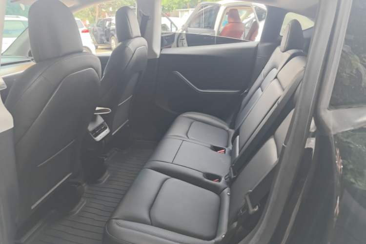 Used Tesla Model Y 2021 Long-Range All-Wheel-Drive Version Left Rear Seat