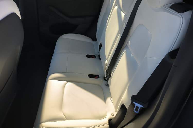 Used Tesla Model Y 2021 Long-Range All-Wheel-Drive Version Left Rear Seat