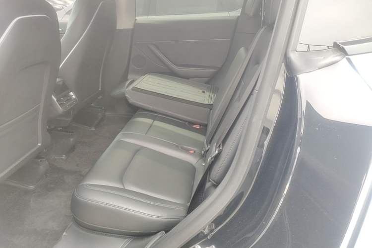 Used Tesla Model Y 2021 Standard Range Rear-Wheel Drive Version Left Rear Seat