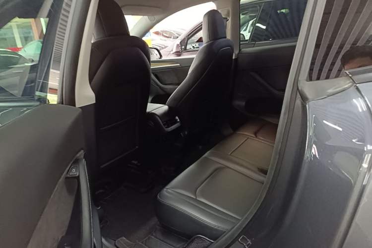 Used Tesla Model Y 2021 Long-Range All-Wheel-Drive Version Left Rear Seat