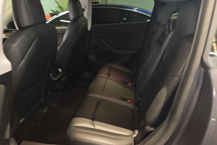 Used Tesla Model Y 2021 Long-Range All-Wheel-Drive Version Left Rear Seat