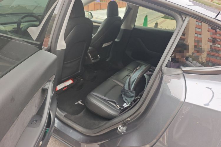 Used Tesla Model Y 2021 Long-Range All-Wheel-Drive Version Left Rear Seat