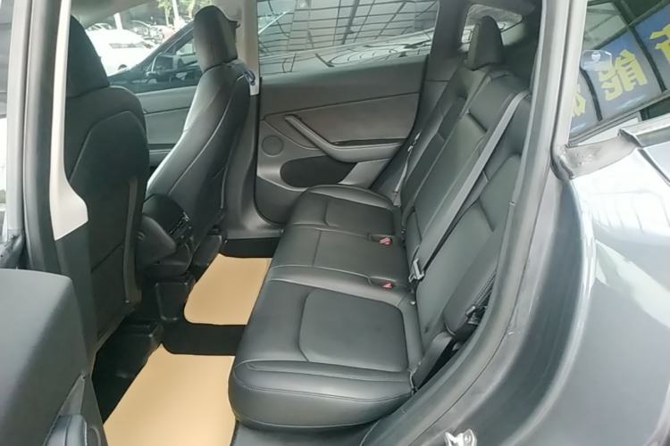 Used Tesla Model Y 2021 Long-Range All-Wheel-Drive Version Left Rear Seat
