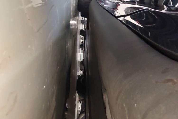 Used Tesla Model Y 2021 Standard Range Rear-Wheel Drive Version Left Side Sill