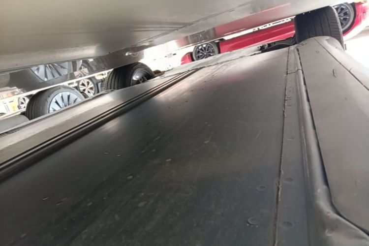 Used Tesla Model Y 2021 Long-Range All-Wheel-Drive Version Left Side Sill