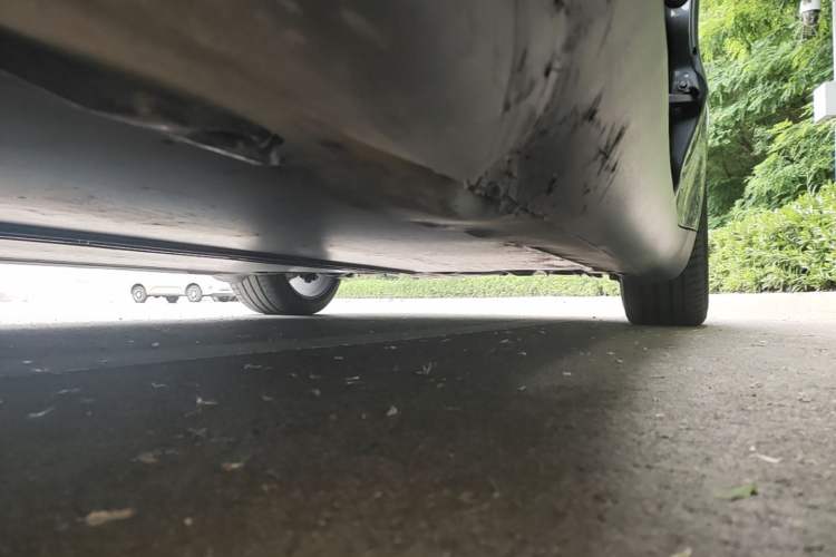 Used Tesla Model Y 2021 Long-Range All-Wheel-Drive Version Left Side Sill