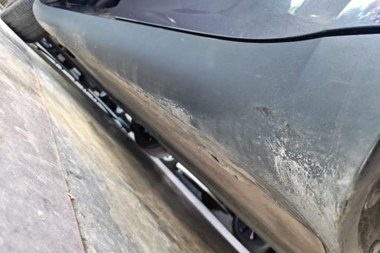 Used Tesla Model Y 2021 Long-Range All-Wheel-Drive Version 3D7 Left Side Sill
