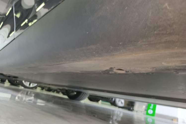 Used Tesla Model Y 2021 Revised Version 2 Long-Range All-Wheel-Drive Edition Left Side Sill