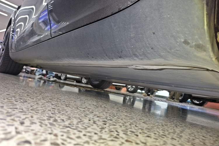 Used Tesla Model Y 2021 Standard Range Rear-Wheel Drive Version Left Side Sill
