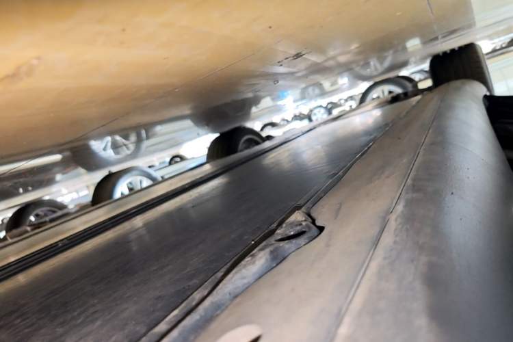Used Tesla Model Y 2021 Long-Range All-Wheel-Drive Version Left Side Sill