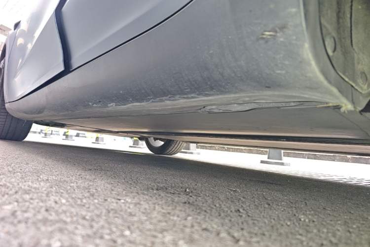 Used Tesla Model Y 2021 Standard Range Rear-Wheel Drive Version Left Side Sill