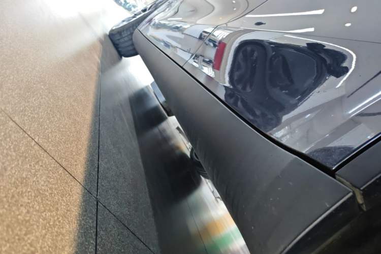 Used Tesla Model Y 2021 Performance High-Performance All-Wheel-Drive Version Left Side Sill