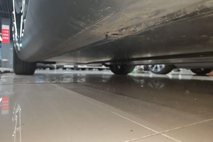 Used Tesla Model Y 2021 Long-Range All-Wheel-Drive Version Left Side Sill