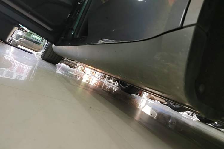 Used Tesla Model Y 2021 Long-Range All-Wheel-Drive Version Left Side Sill