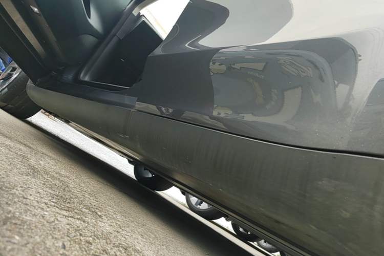 Used Tesla Model Y 2021 Long-Range All-Wheel-Drive Version Left Side Sill
