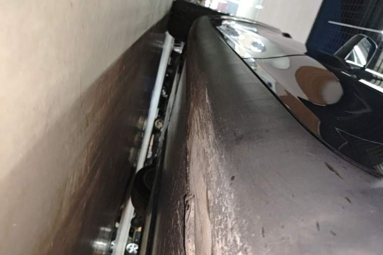 Used Tesla Model Y 2021 Long-Range All-Wheel-Drive Version 3D7 Left Side Sill