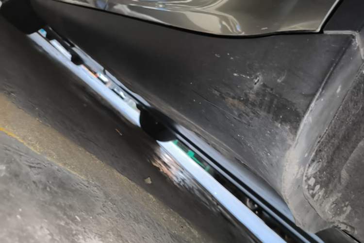 Used Tesla Model Y 2021 Standard Range Rear-Wheel Drive Version Left Side Sill