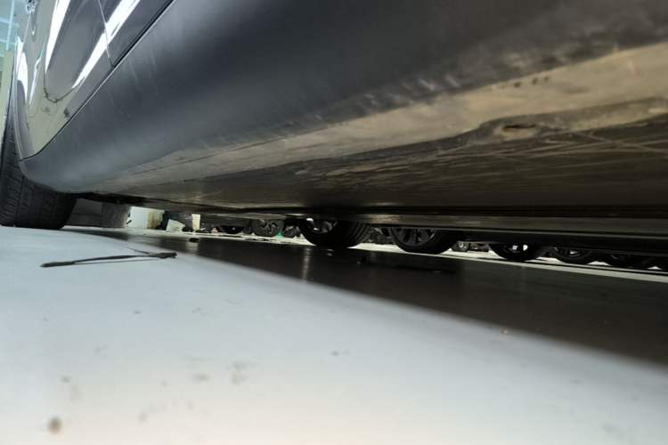 Used Tesla Model Y 2021 Performance High-Performance All-Wheel-Drive Version Left Side Sill
