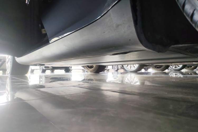 Used Tesla Model Y 2021 Standard Range Rear-Wheel Drive Version Left Side Sill