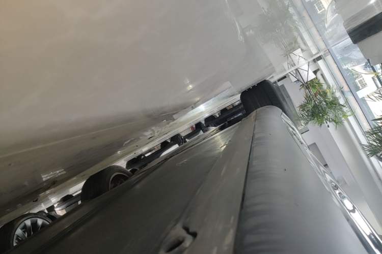 Used Tesla Model Y 2021 Standard Range Rear-Wheel Drive Version Left Side Sill