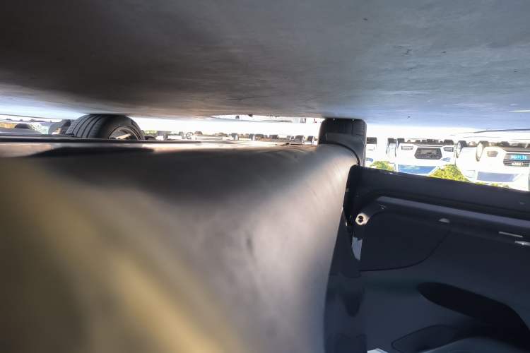 Used Tesla Model Y 2021 Long-Range All-Wheel-Drive Version Left Side Sill