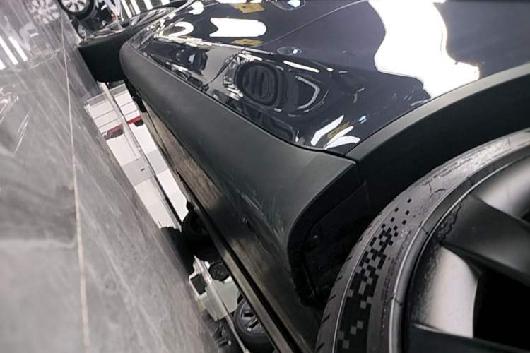 Used Tesla Model Y 2021 Long-Range All-Wheel-Drive Version Left Side Sill